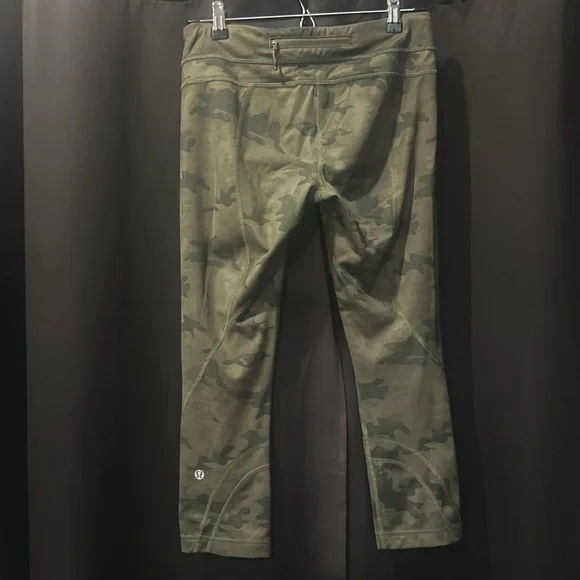 Lululemon Camo Crops - Picture 3 of 6